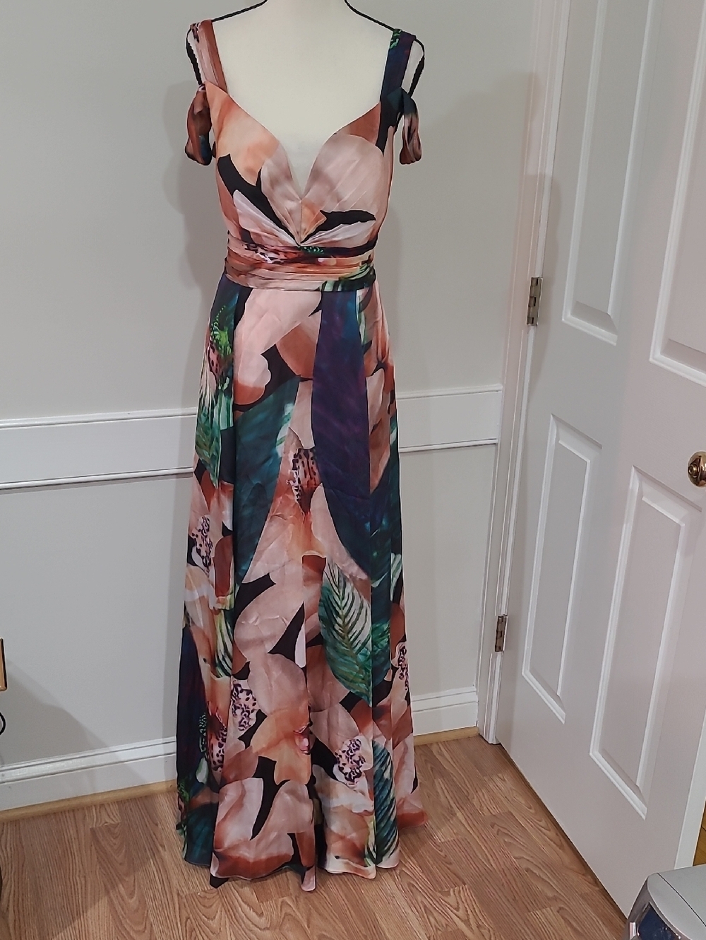 Forever Unique Floral Cold Shoulder V-Neck Maxi Dress - Size 10